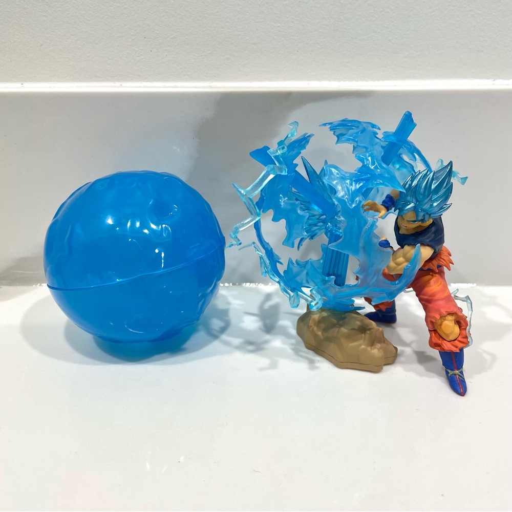 Ultimate Luminous HG Dragon Ball Premium Gashapon Capsule Figure w/ Lights